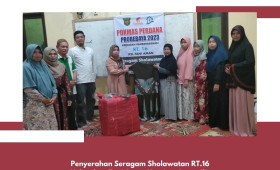 Penyerahan Seragam Shalawatan RT.16 Kel.Tani Aman TH.2023